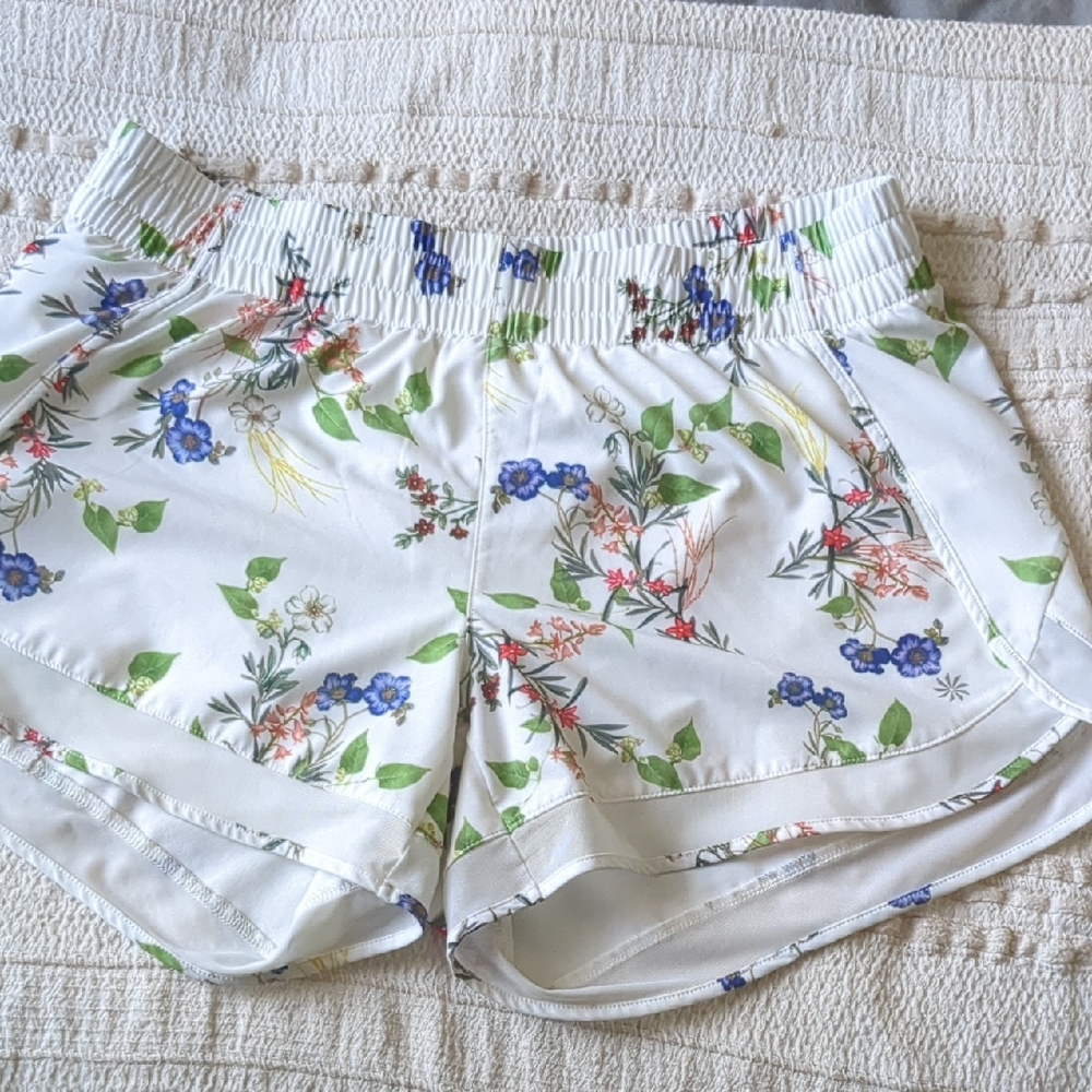 Athleta Floral Run Shorts Size Medium
